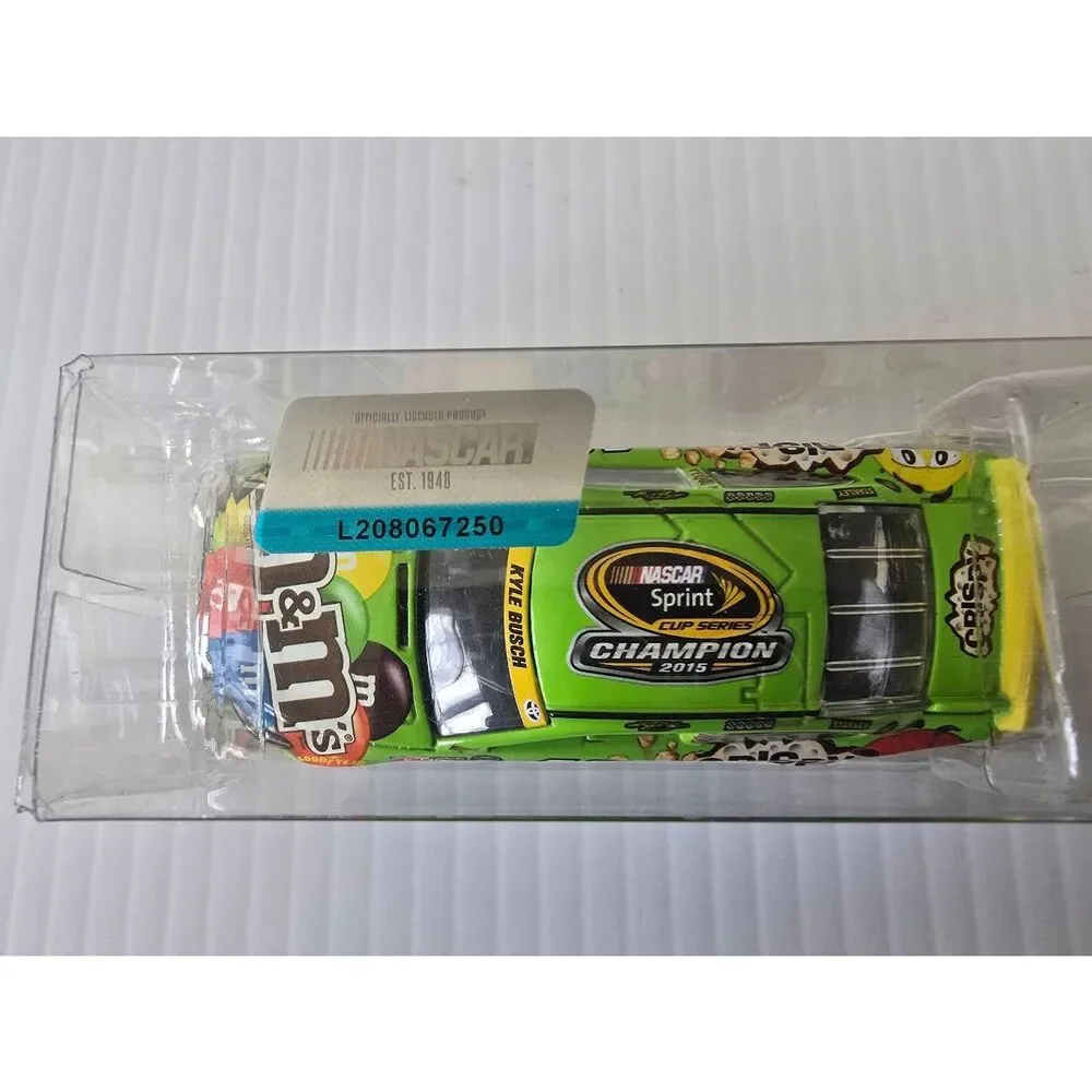 Kyle Busch 2015 M&M's Crispy Championship 1:64 Car - Picture 6 of 8